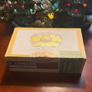 Collectors Vintage H. Upmann Demi-Tasse Cigar Box - Excellent Condition
